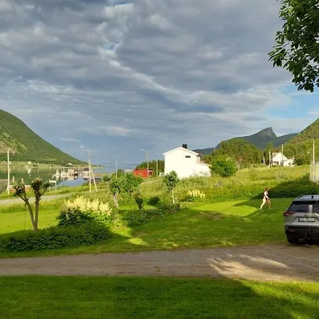 Romslig Naer Sjoen Senja